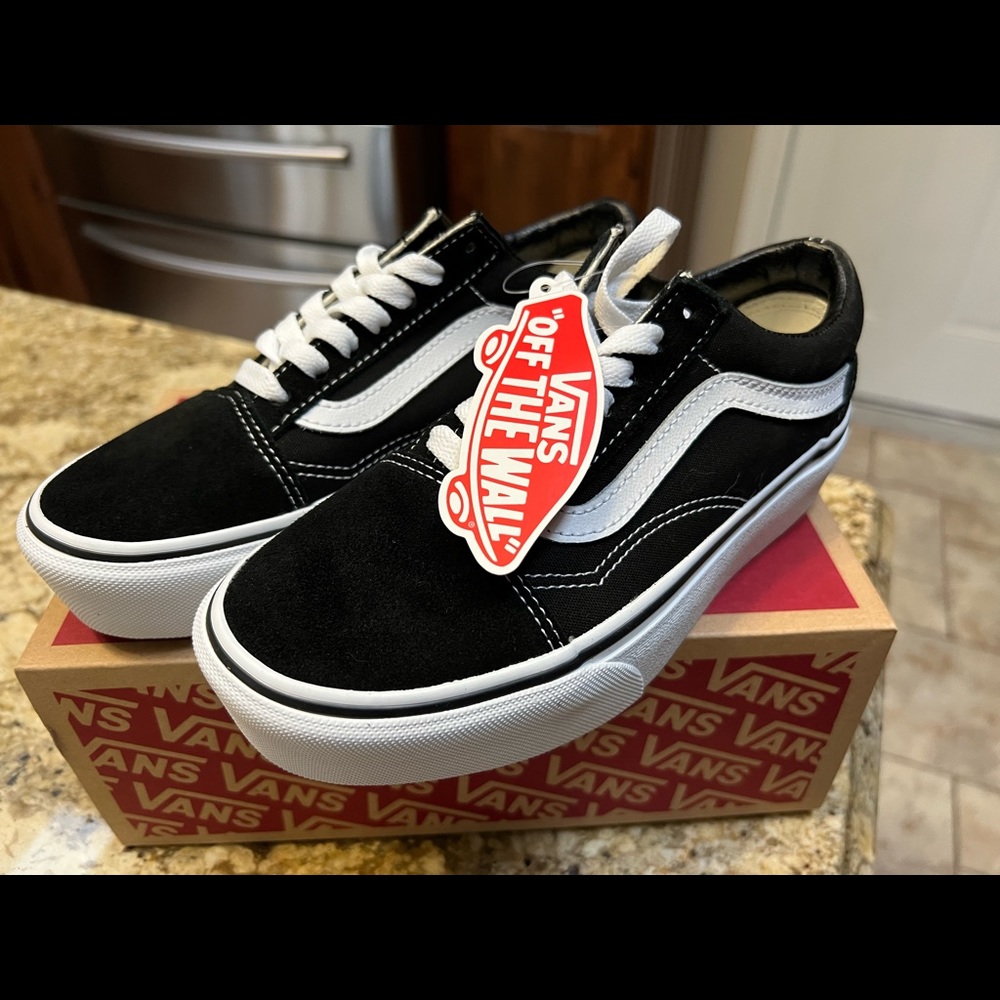 Brand new in box Vans women’s Old Skool Platforms